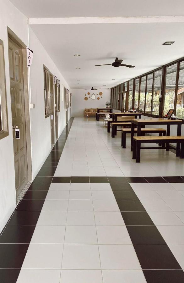 Juni House Chumphon Bed & Breakfast Екстериор снимка