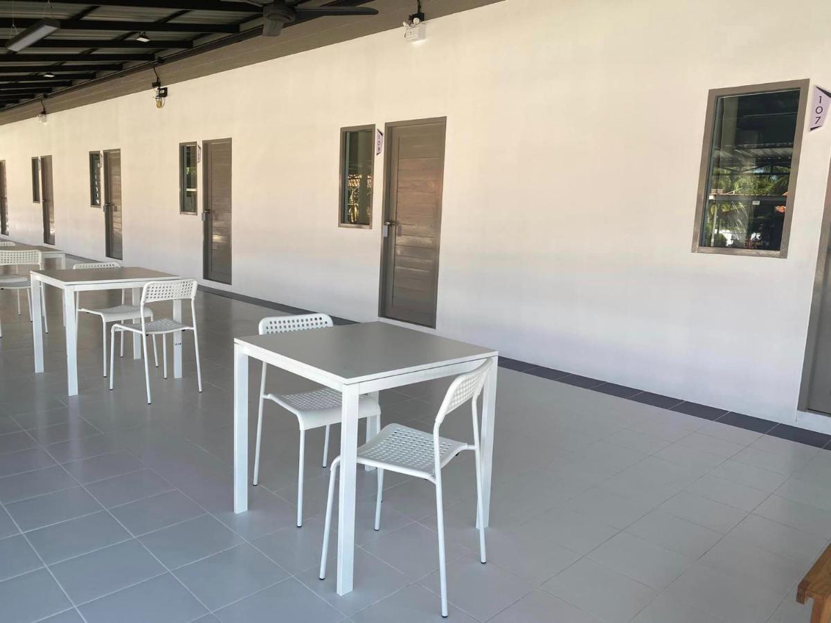 Juni House Chumphon Bed & Breakfast Екстериор снимка