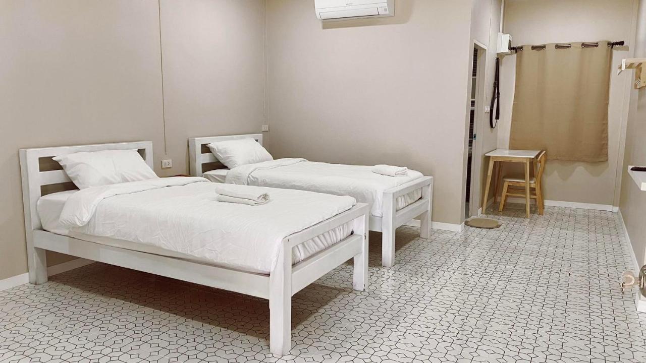 Juni House Chumphon Bed & Breakfast Екстериор снимка