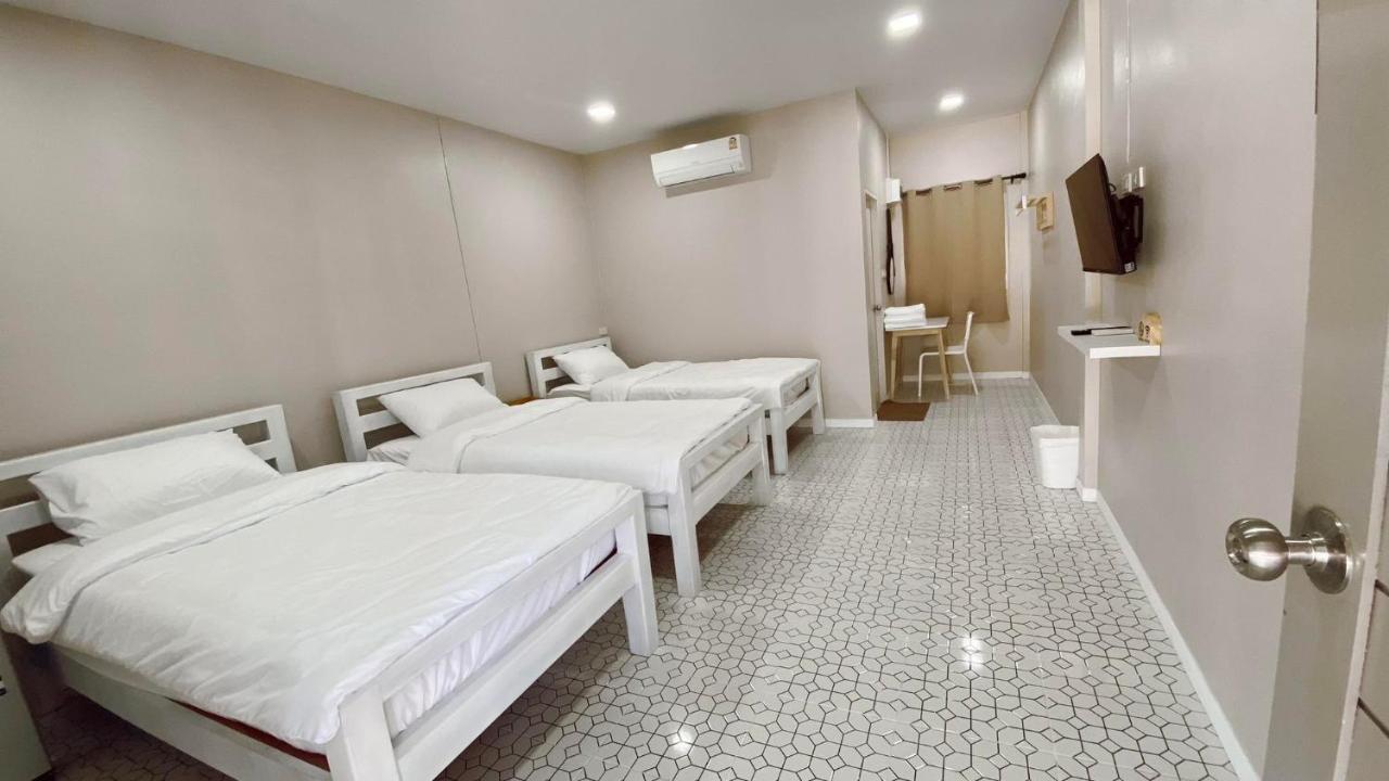 Juni House Chumphon Bed & Breakfast Екстериор снимка