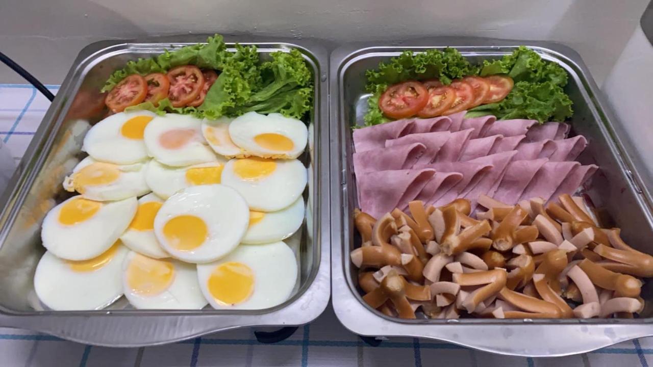 Juni House Chumphon Bed & Breakfast Екстериор снимка