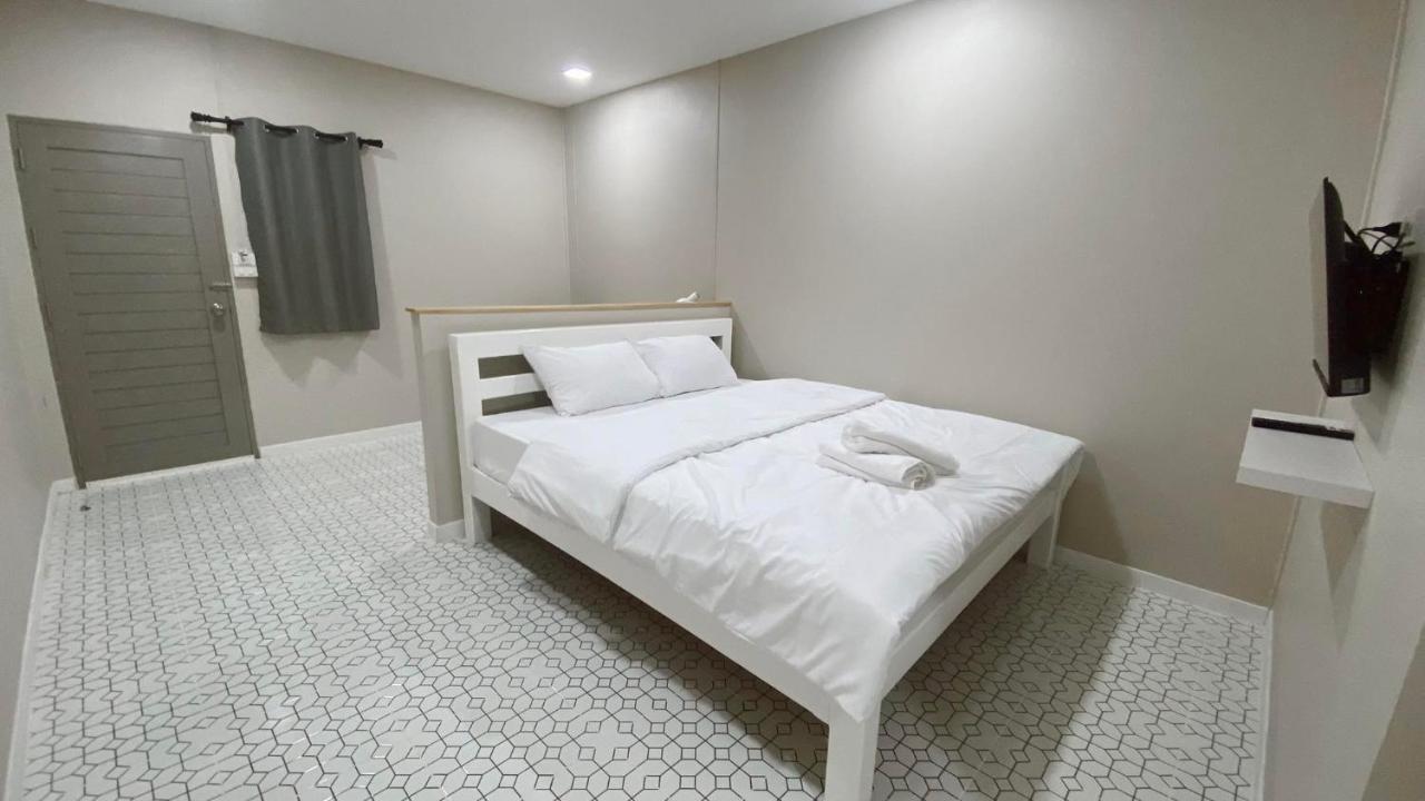 Juni House Chumphon Bed & Breakfast Екстериор снимка