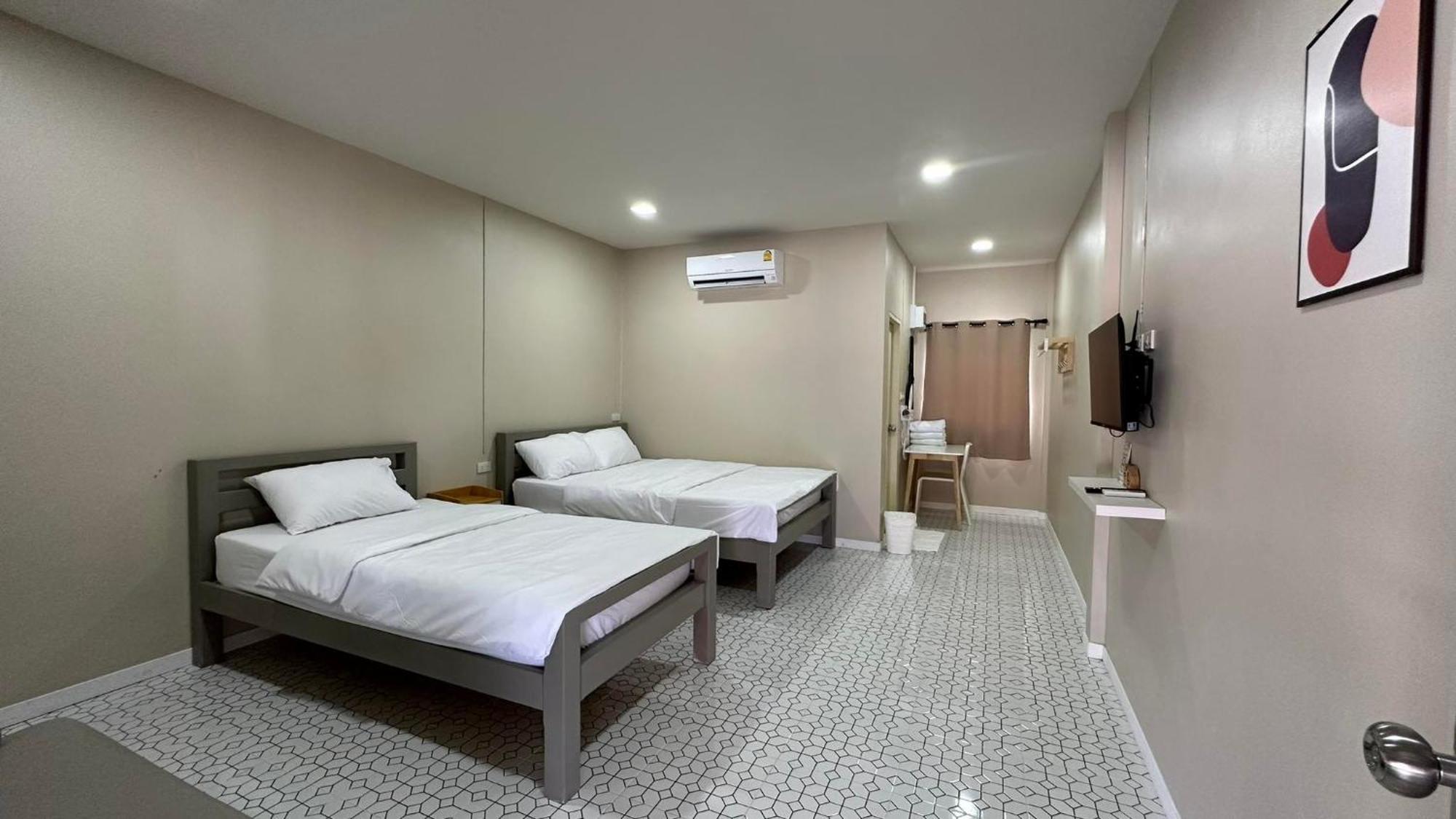 Juni House Chumphon Bed & Breakfast Екстериор снимка