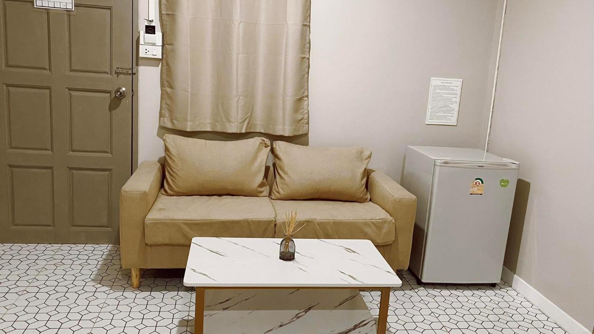 Juni House Chumphon Bed & Breakfast Екстериор снимка