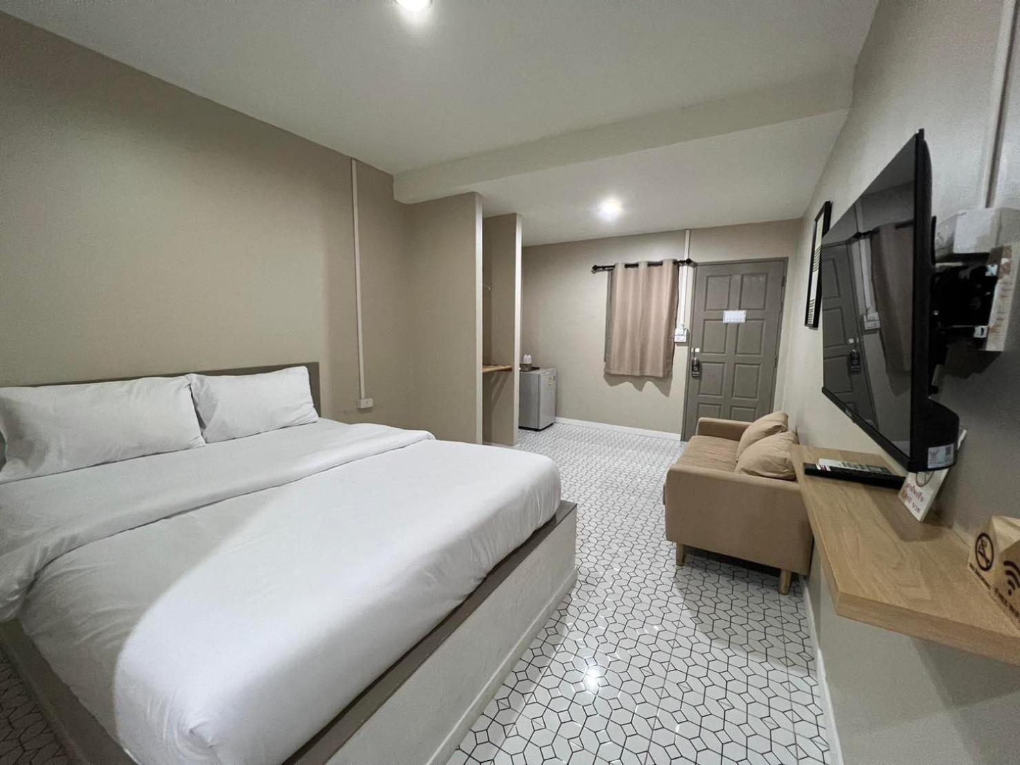Juni House Chumphon Bed & Breakfast Екстериор снимка